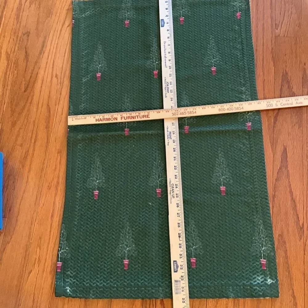 GREEN AREA RUG with design of red vase/tree decor. 21.5